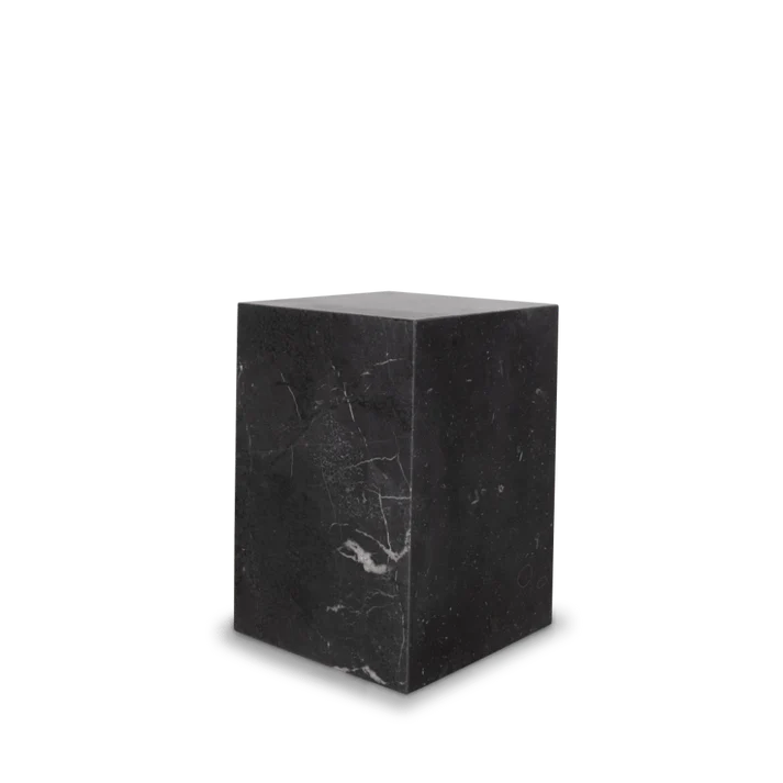 Cubic marmor piedestal